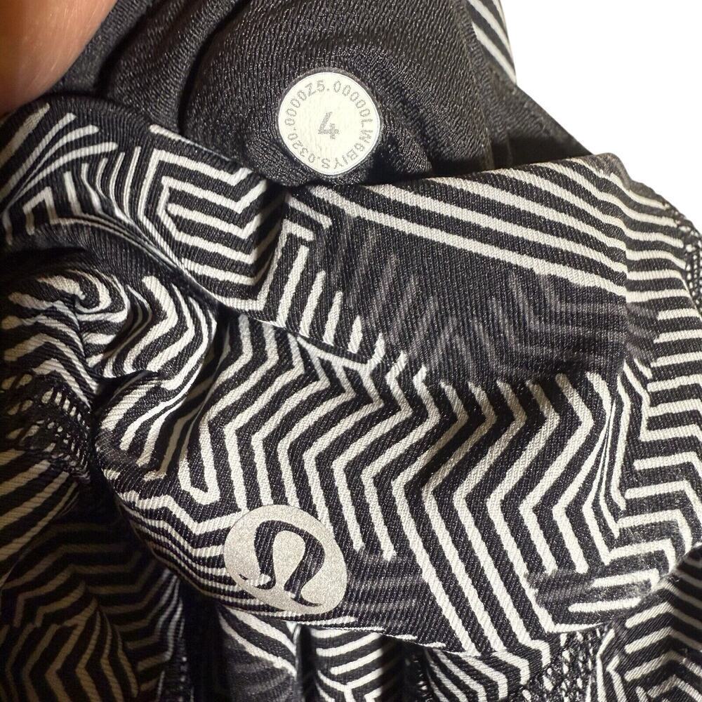 Lululemon Pace Rival High Rise Crop 22" Black Grey Design Running Legging Size 4 - Picture 11 of 12